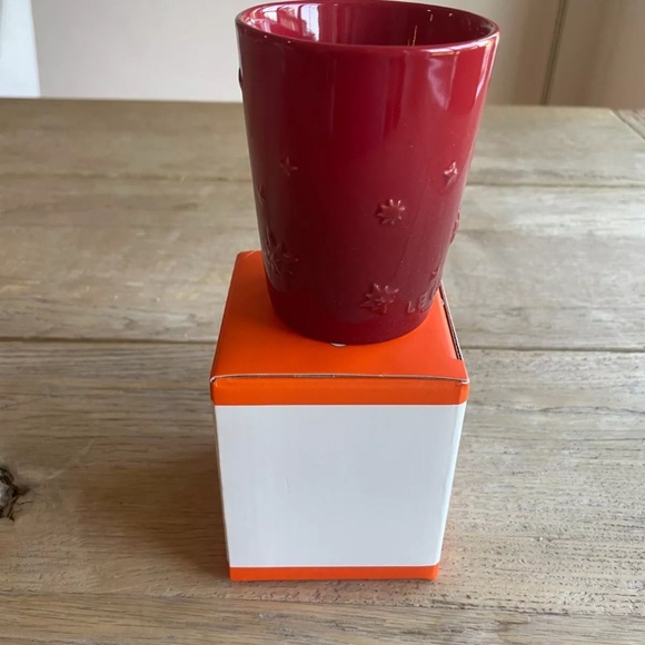 NEW Le Creuset Star Relief Tumbler in Red Cerise - Picture 5 of 8